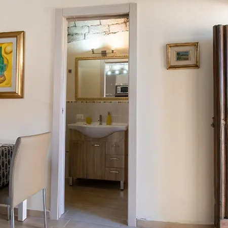 דירה Il Nido Della Cattedrale קאסטלסארדו